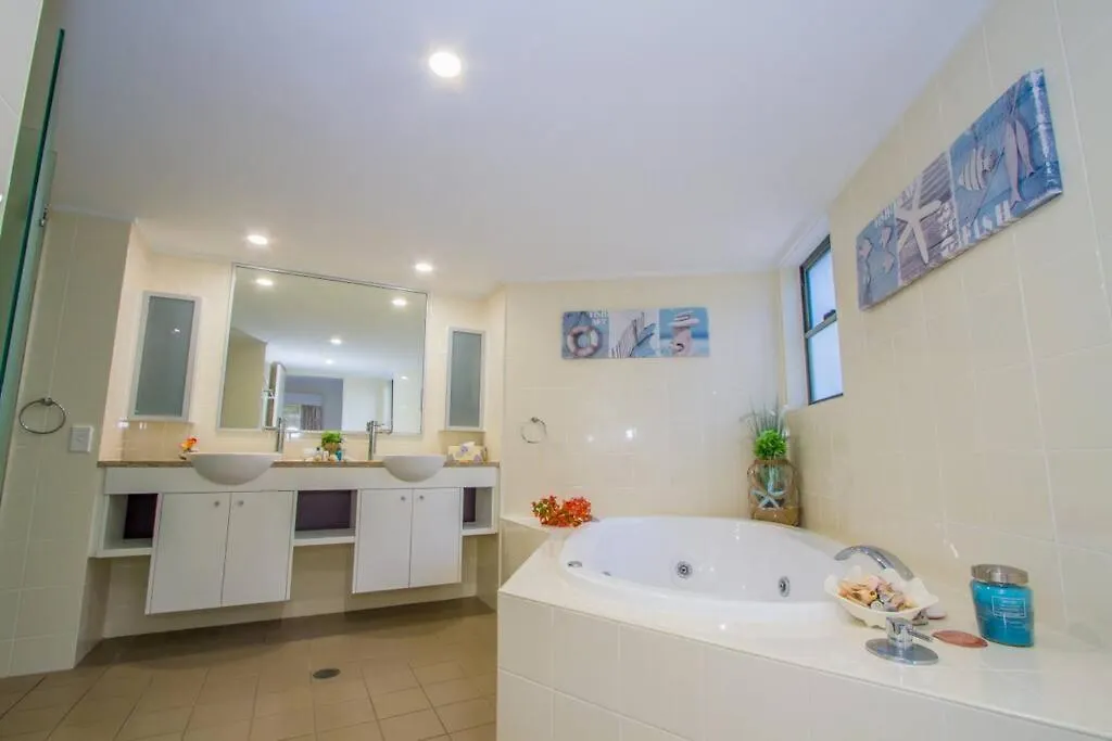 Coral Sands - Modern, Central Three-Bedroom Poolside Unit In Stunning Agnes Water Seventeen Seventy